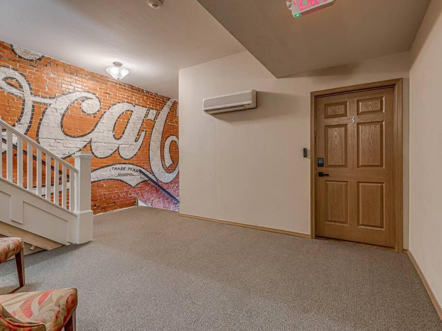 Deluxe Studio In Historic Downtown Building! Bartlesville Eksteriør bilde